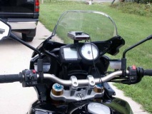 Radar detector mounted to bracket