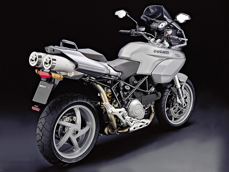 Gray 1000DS right tail