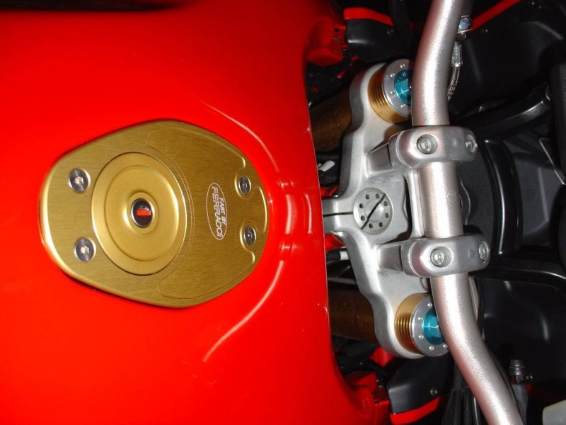 Fast by Ferracci Gas Cap 2