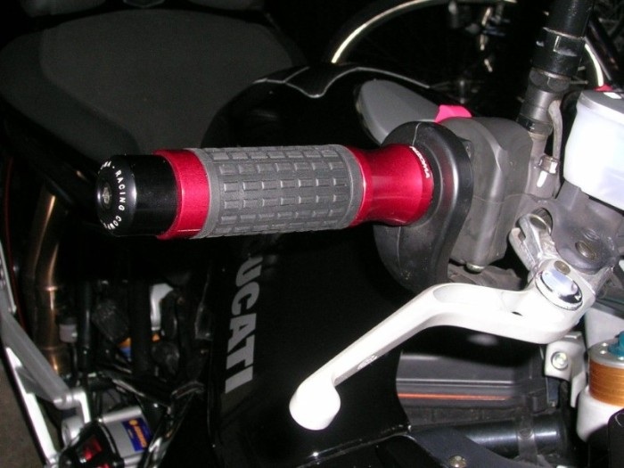 Rizoma grips and handlebar caps