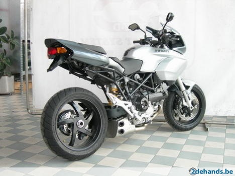 Compact exhaust