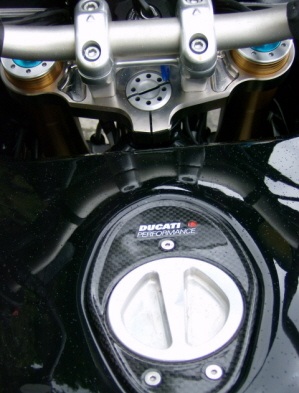 DP filler cap + top fork Yoke