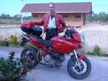 Desmo Head