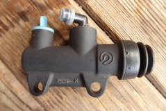 Rear brake master cylinder