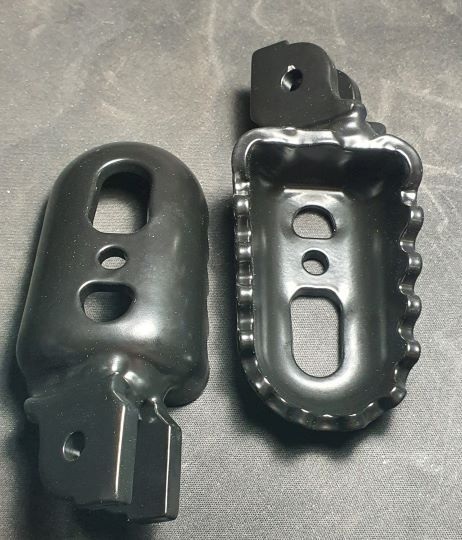 Hypermotard 1100 08 powedercoated pegs