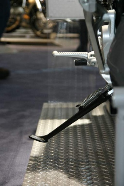 Side stand