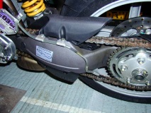 Scottoiler - Swingarm detail