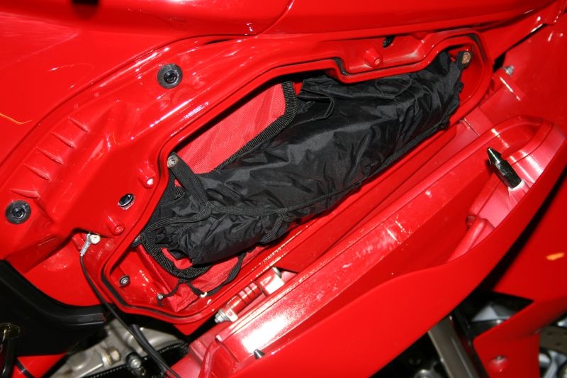 Luggage net in glovebox
